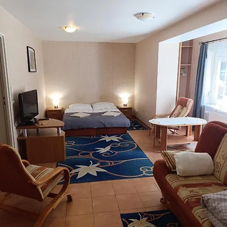 Karkoz Bed & Breakfast *
