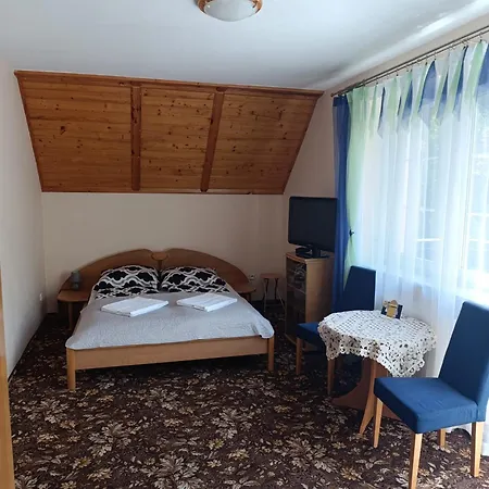 Karkoz Bed & Breakfast *